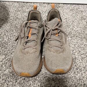 Brooks Men's Casual Knit Sneaker